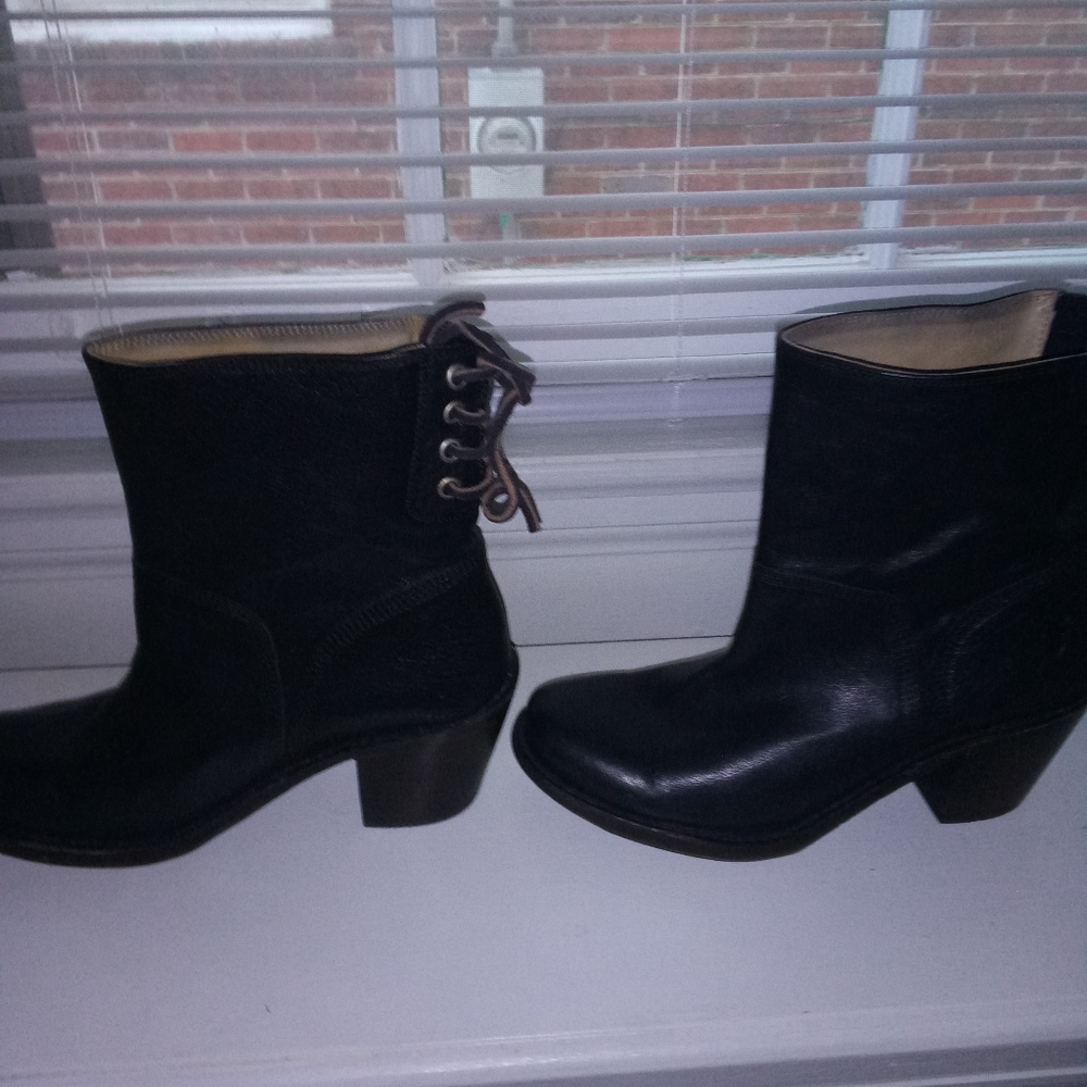 Frye Carmen booties sold